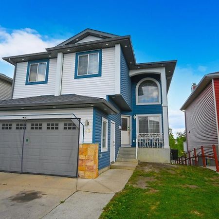52-3 Bed Suite On Lake Central Ac By Airport YYC Exterior photo