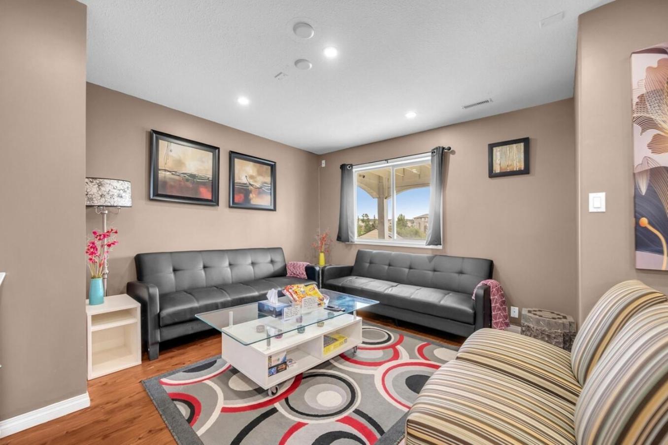 52-3 Bed Suite On Lake Central Ac By Airport YYC Exterior photo