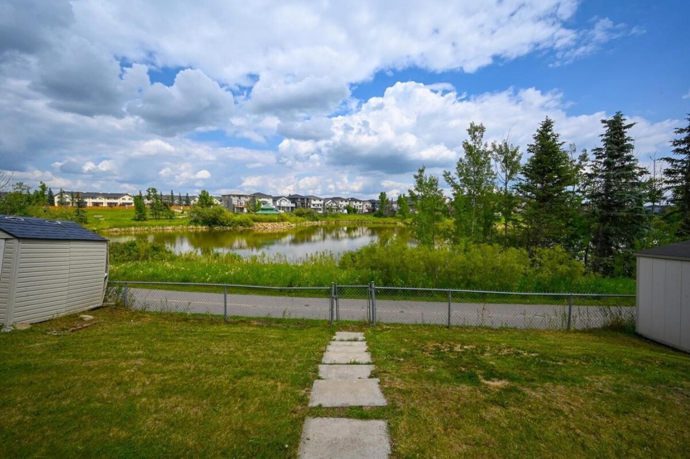 52-3 Bed Suite On Lake Central Ac By Airport YYC Exterior photo
