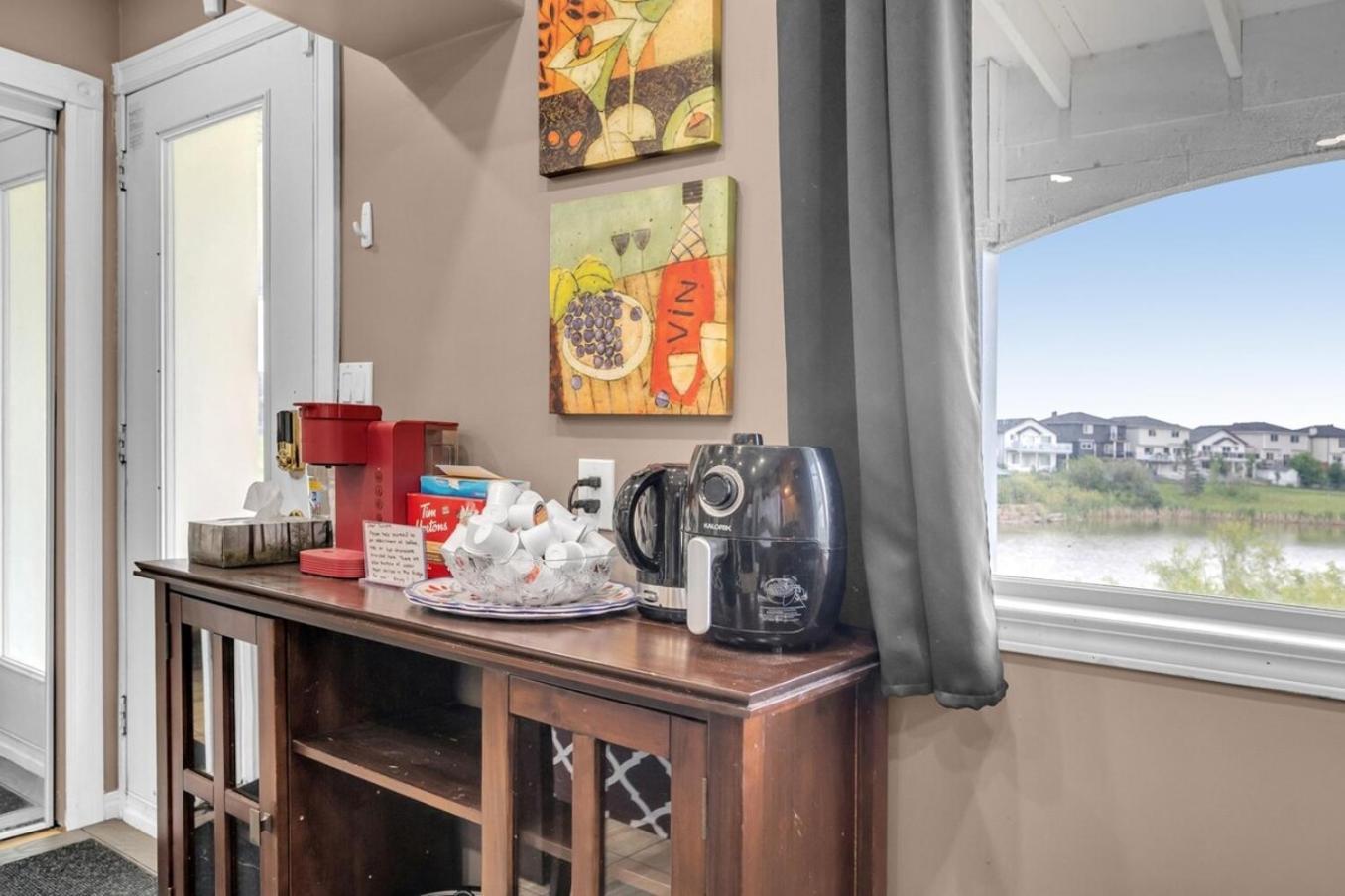 52-3 Bed Suite On Lake Central Ac By Airport YYC Exterior photo