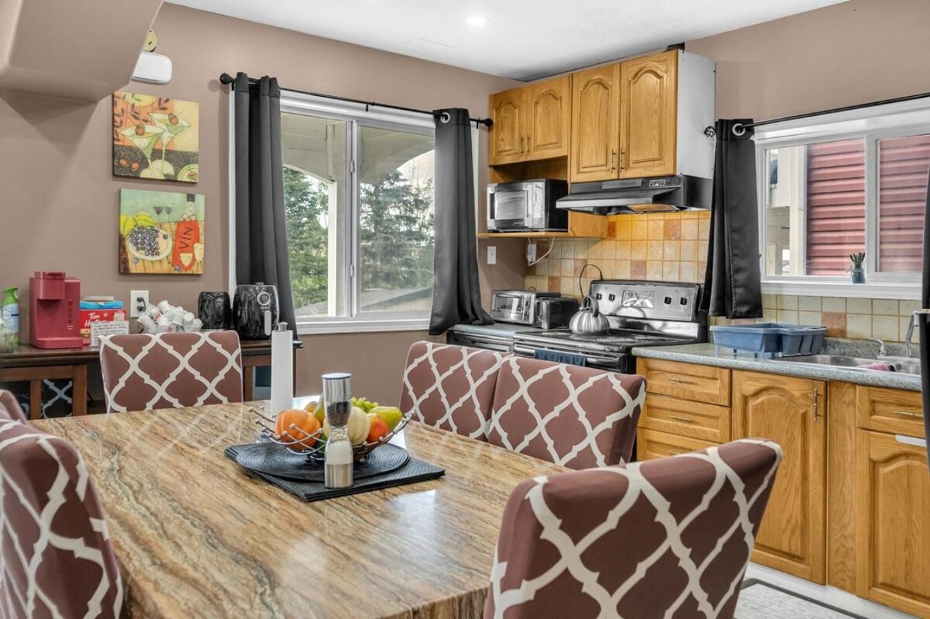 52-3 Bed Suite On Lake Central Ac By Airport YYC Exterior photo