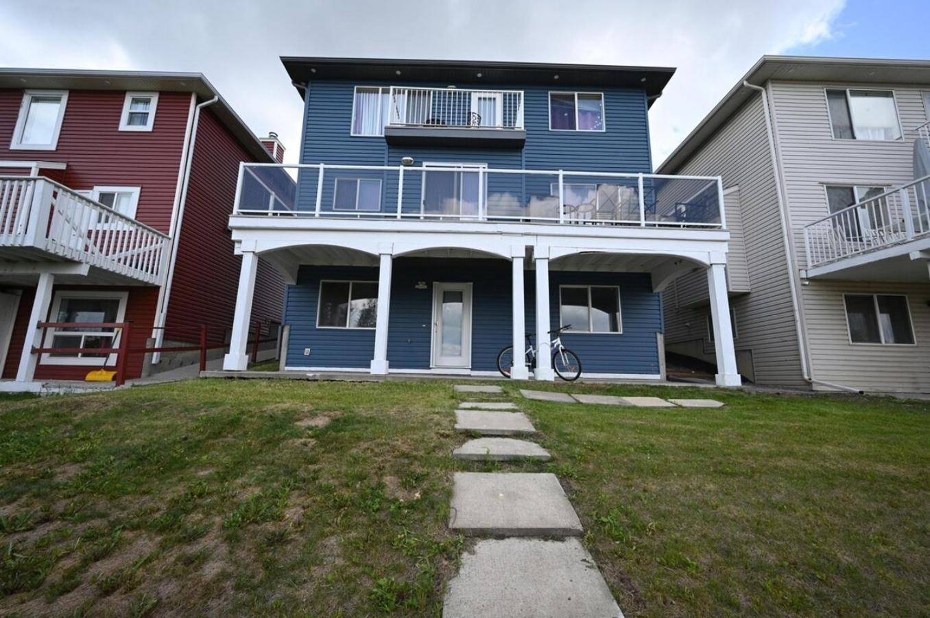 52-3 Bed Suite On Lake Central Ac By Airport YYC Exterior photo
